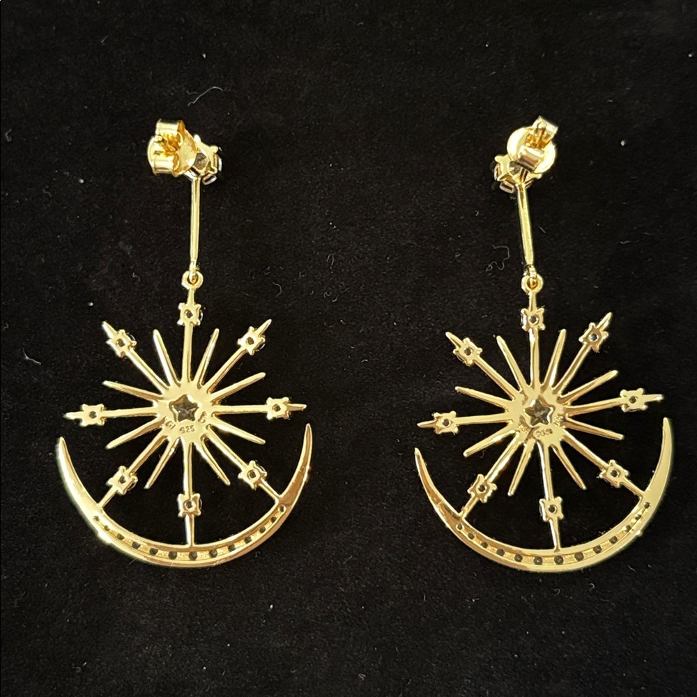 Beautiful CZ 14K Gold Plated Statement Dangle Earrings - Picture 8 of 9